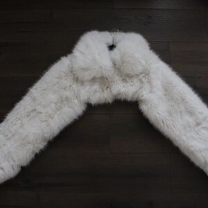 AKIRA Cream Faux Fur Cropped Jacket